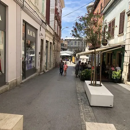 Sweet In The Center *