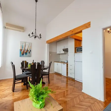 Sweet In The Center * Pula