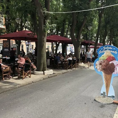 Sweet In The Center Апартаменти